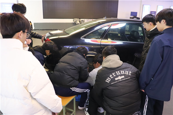 汽车拆修实训现场